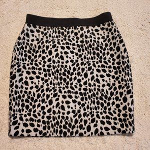 Ann Taylor Black & White Dalmatian Print Skirt Size 8